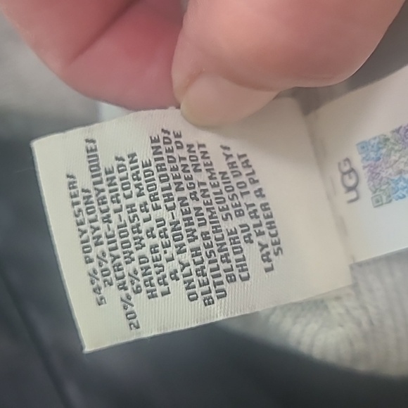 UGG Cuff Beanie - Picture 5 of 5